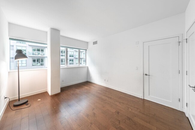 Building Photo - 800 Ave at Port Imperial