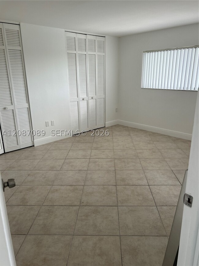 Building Photo - 110 S Shore Dr