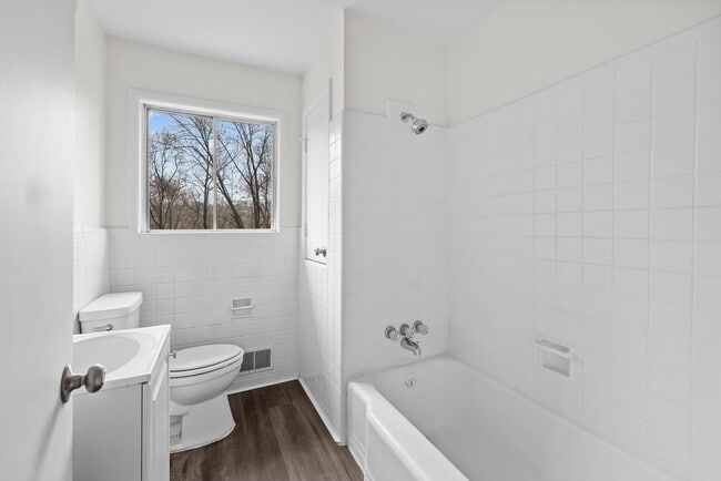 Building Photo - Newly Renovated 4 Bedroom, 2 Bath Home