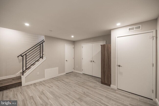 Building Photo - 1442 Hope St