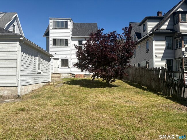 Building Photo - 231 Goddard Ave