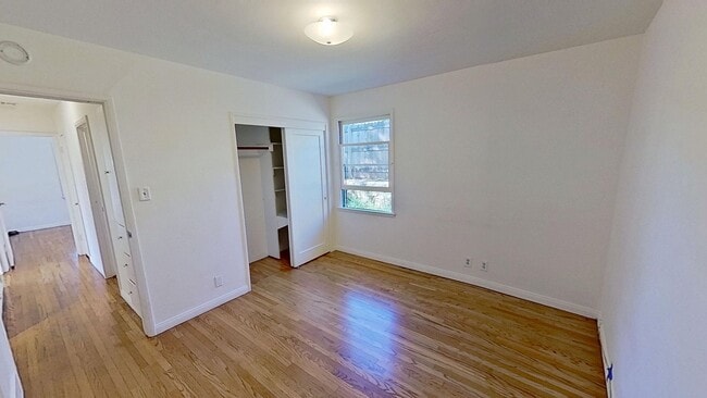 Building Photo - Desirable 3 Bedroom, 2 Bathroom house in S...