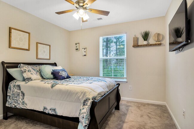 Building Photo - Fully Furnished 3 Bedroom 2.5 Bath Townhome in Williamsburg!