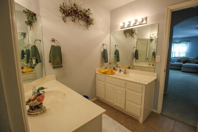 Building Photo - Spacious 5 Bedroom Home In Jenks West School District!