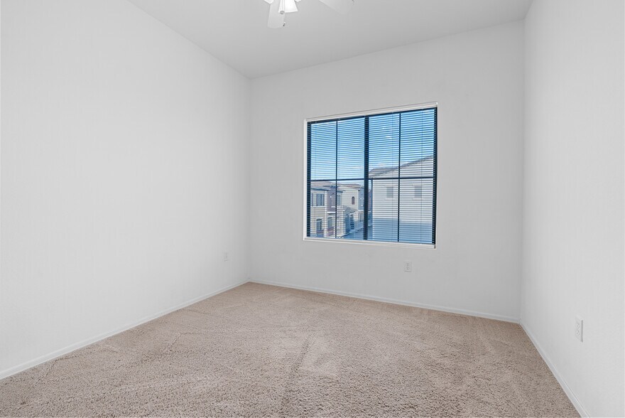 Building Photo - 2150 W Alameda Rd