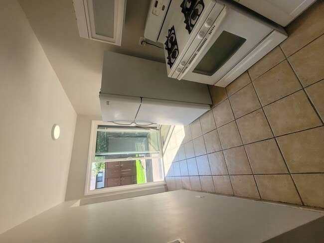 Building Photo - 2 Tower Ct