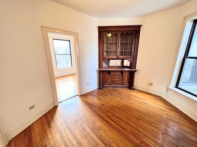 Building Photo - 3212 W Altgeld St
