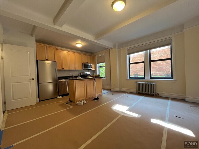 Building Photo - 115 E 92nd St