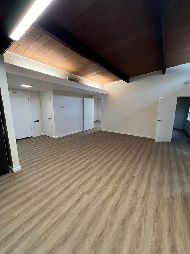 Building Photo - 4 Bedroom 2 Bath Home in Old Davis Near Campus