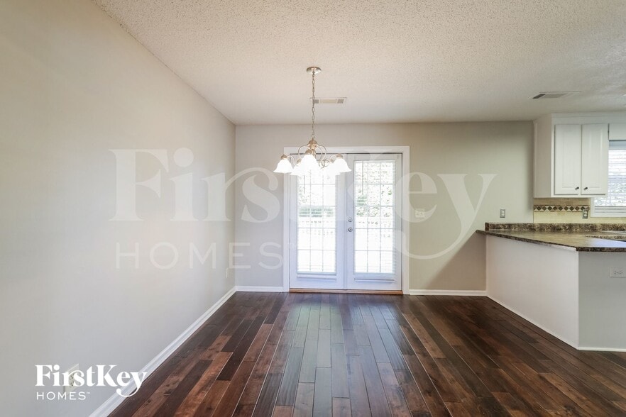 Building Photo - 453 Jasmine Dr