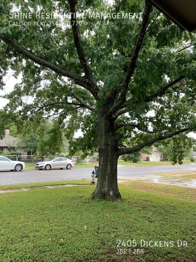 Building Photo - 2405 Dickens Dr