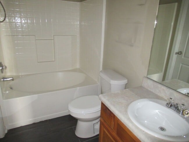 Building Photo - 105 Ashgate Way