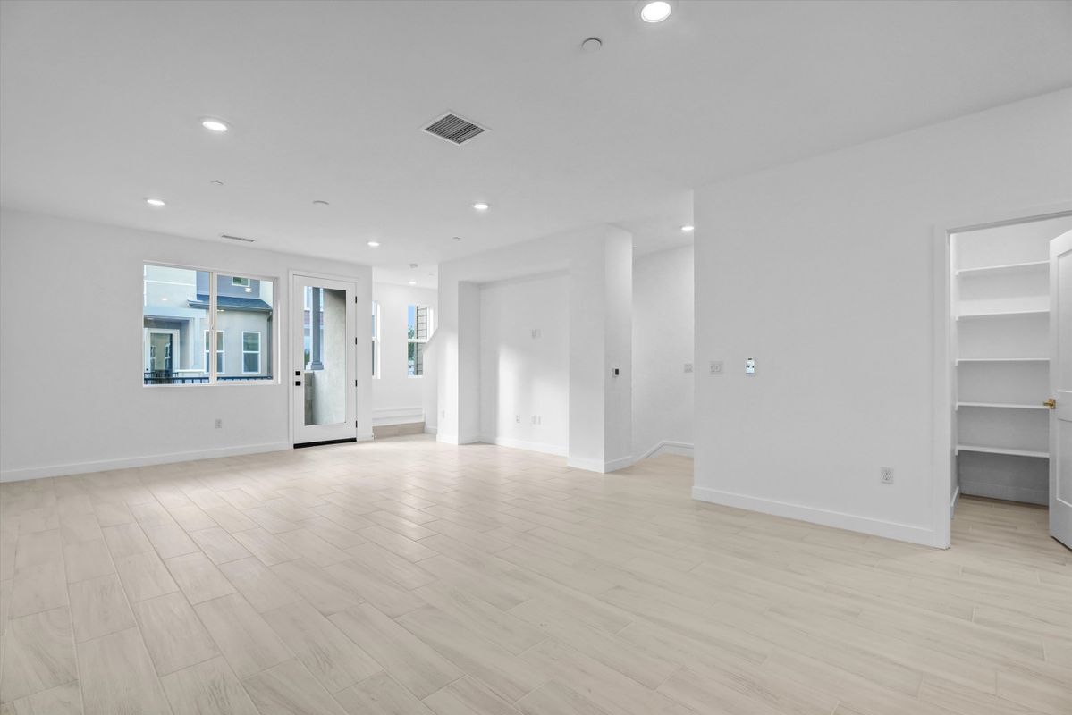 Building Photo - 10002 Central Ave