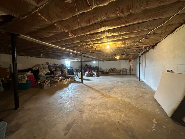 Building Photo - 4 Bed/2 Bath Brick Home - Church Hill TN