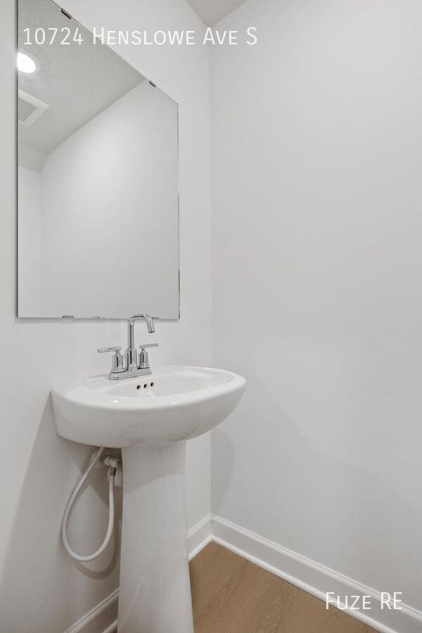 Building Photo - 10724 Henslowe Ave S