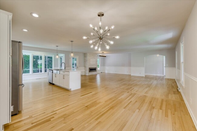 Building Photo - 2111 Huron Dr