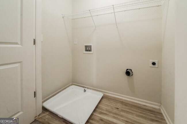Building Photo - 304 Reedell Way