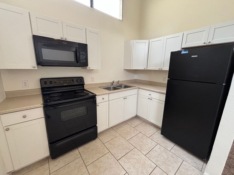 Building Photo - 1 E Navajo Rd