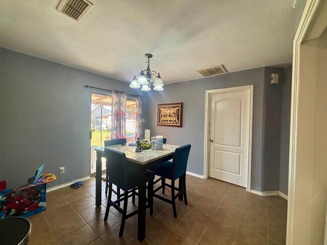 Building Photo - 2616 Comal Loop