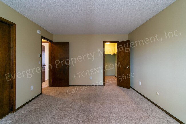 Building Photo - Short Term Lease! Spacious Home in Mid-Tow...