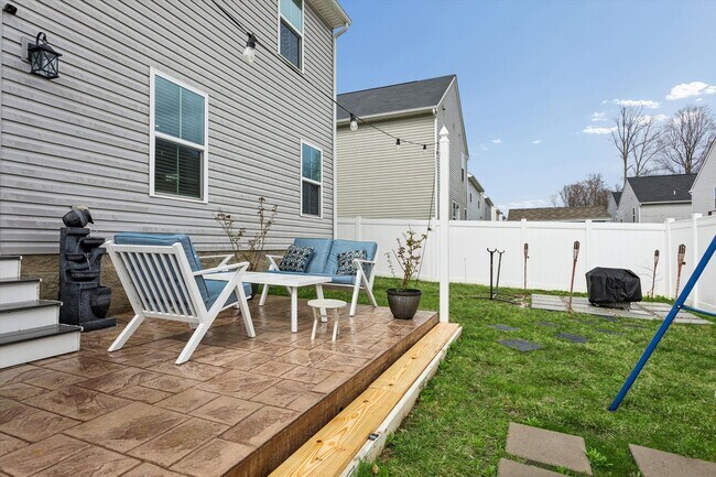 Building Photo - 4 Bedroom / 2.5 Bathroom - Marquis Hills