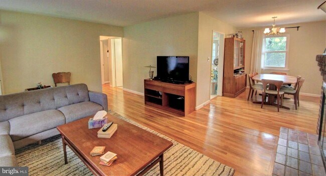 Building Photo - 2703 Dawn Dr