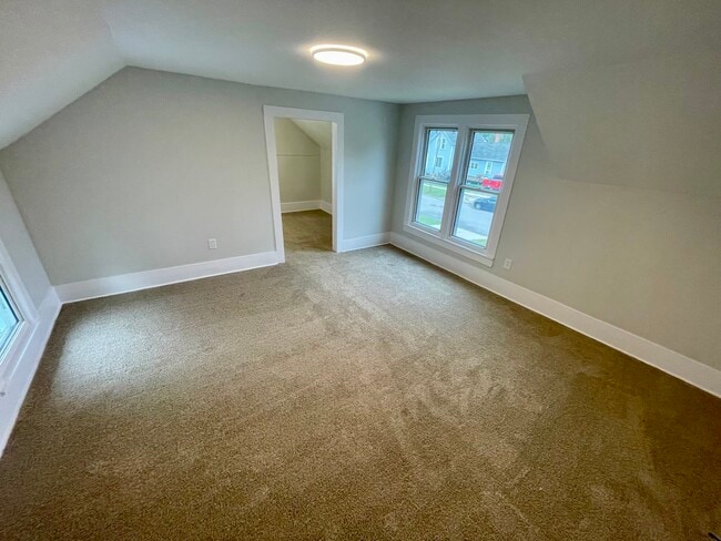 Building Photo - 360 Grove St