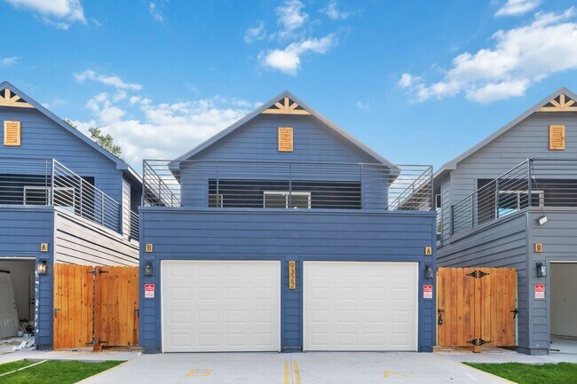 Building Photo - 9328 Firnat St