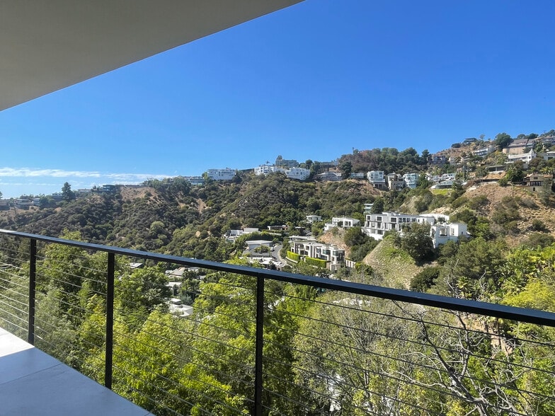 Building Photo - 1931 Sunset Plaza Dr