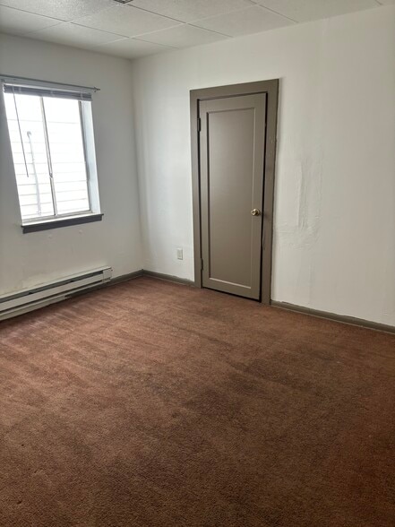 Bedroom - 196-1 S Mount Vernon Ave