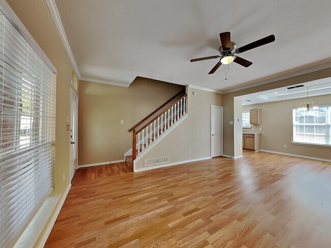 Building Photo - 1017 Woodall Dr