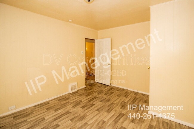 Building Photo - 2142 W 105th St