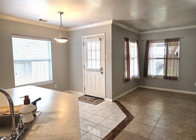 Building Photo - 18011 Featherfield Ln
