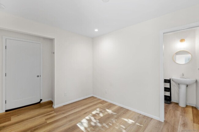 Building Photo - 1305 Blue Sky Dr