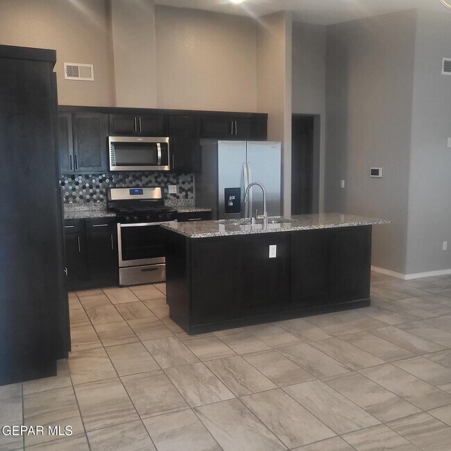 Building Photo - 14901 Tierra Isaiah Ave