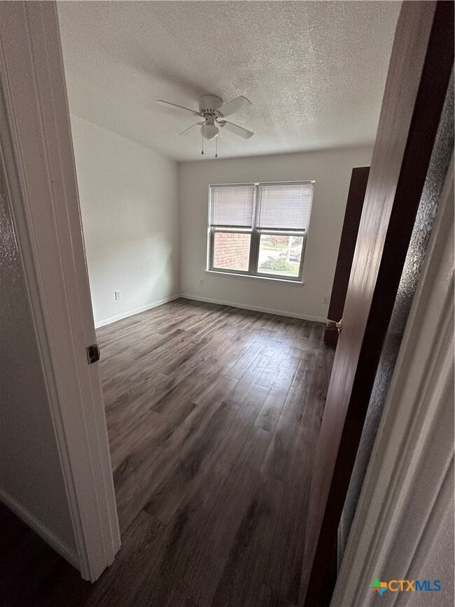 Building Photo - 1417 Janet Ln