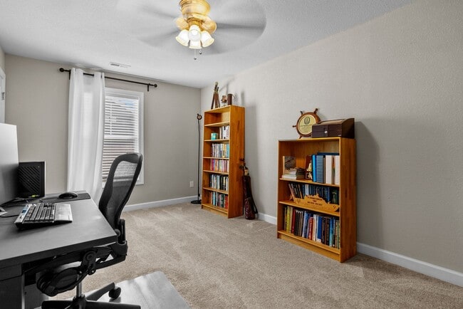 Building Photo - Modern comfort Beach living
