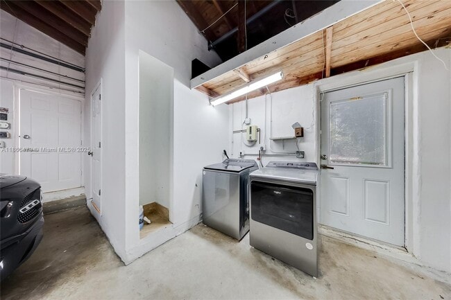 Building Photo - 1410 Bird Rd