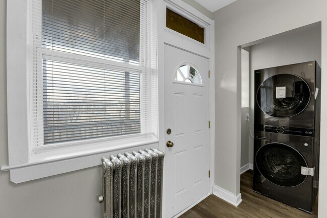 Building Photo - 6360 S Greenwood Ave