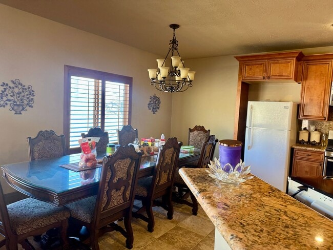 Building Photo - Premium home over looking the elko golf course.