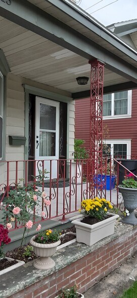 Front Porch Double door - 715 N McBride St