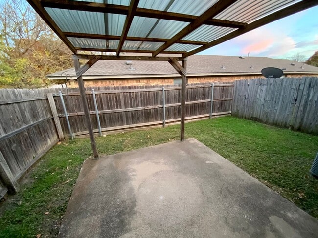 Building Photo - Sunset Heights, Near I-30 and Hulen Street 76107