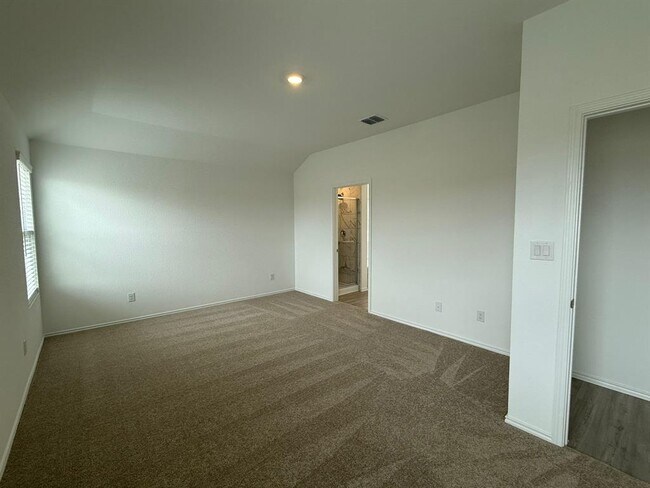 Building Photo - 125 Sormonne Lp
