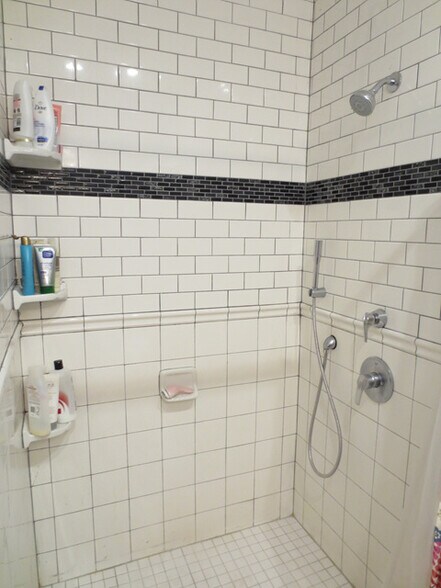 Building Photo - 11 Gorham St