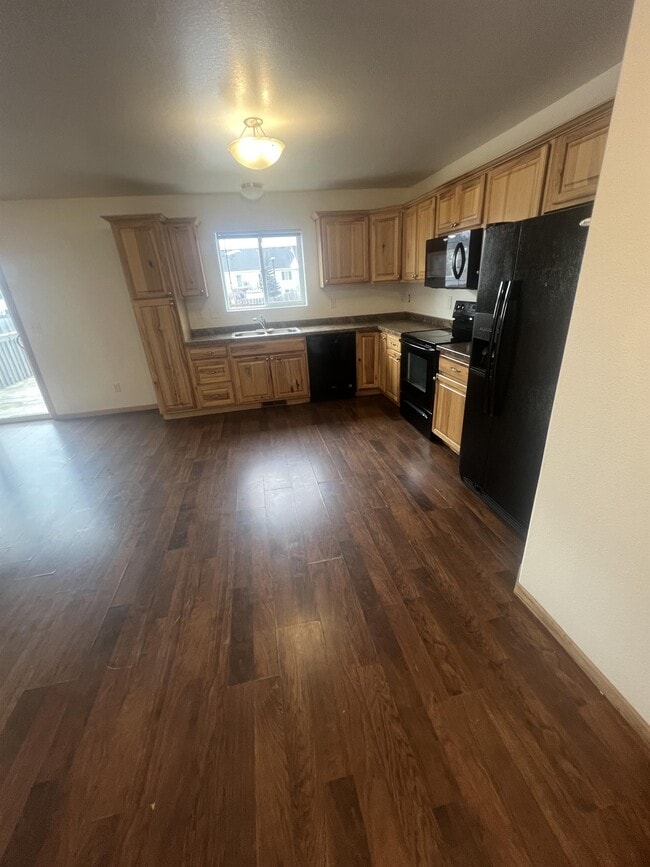 Building Photo - 3322 8th St W