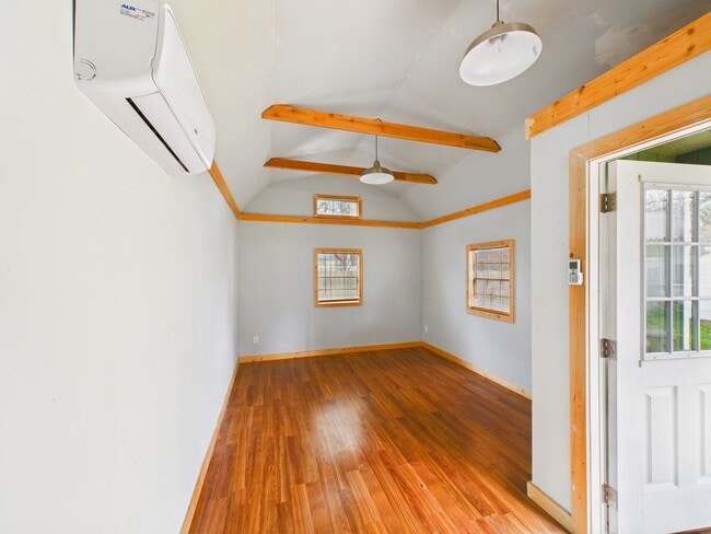 Building Photo - 1206 E 30th St