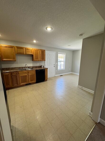 Building Photo - 50 Shadow Ridge Ln