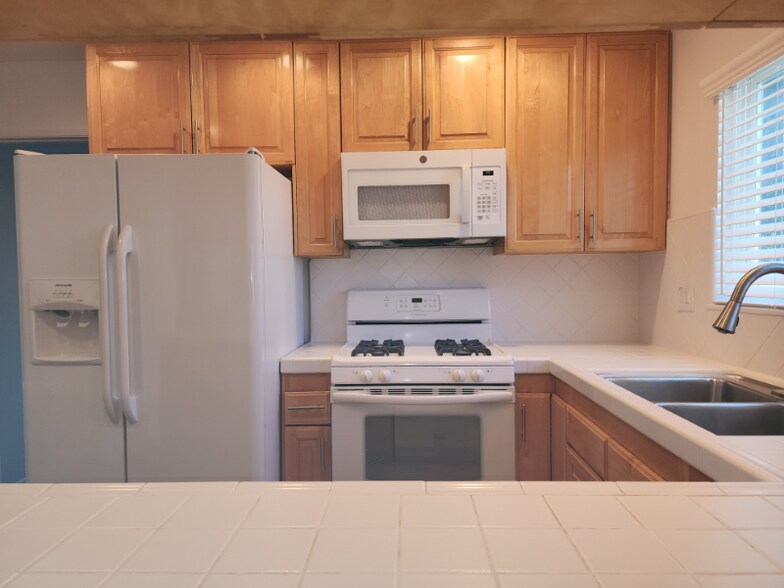 Building Photo - 24613 Falena Ave