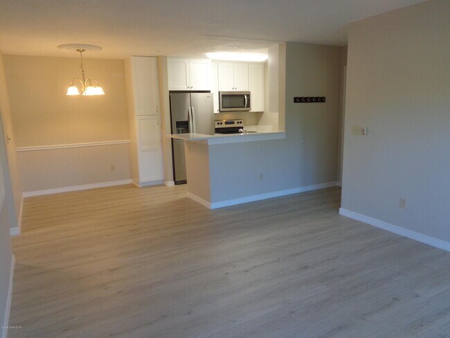 Building Photo - 7667 N Wickham Rd