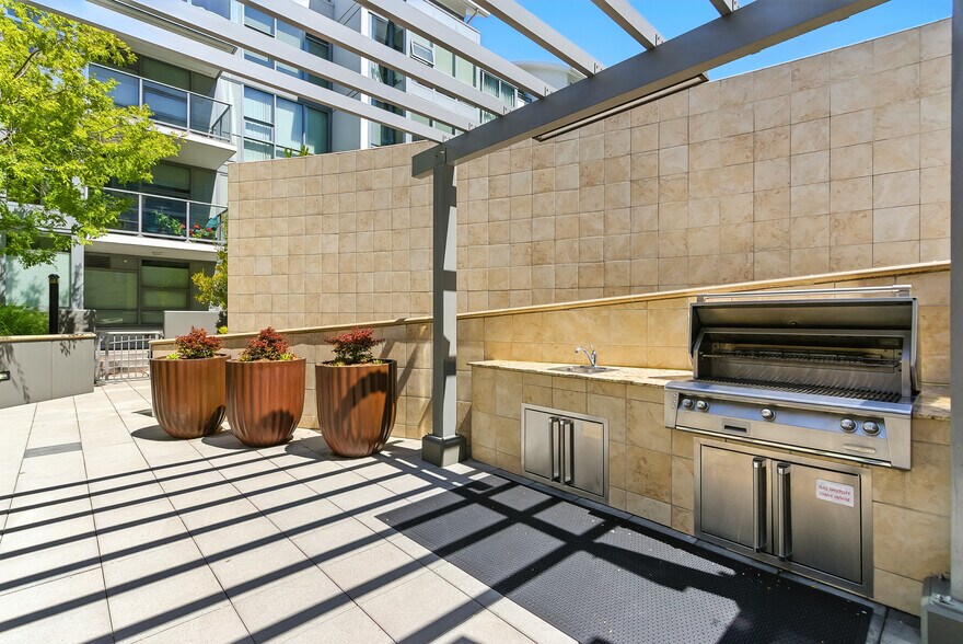 Building Photo - 420 Mission Bay Blvd N